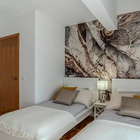 فيلة Atlantica - Cliffside Retreat